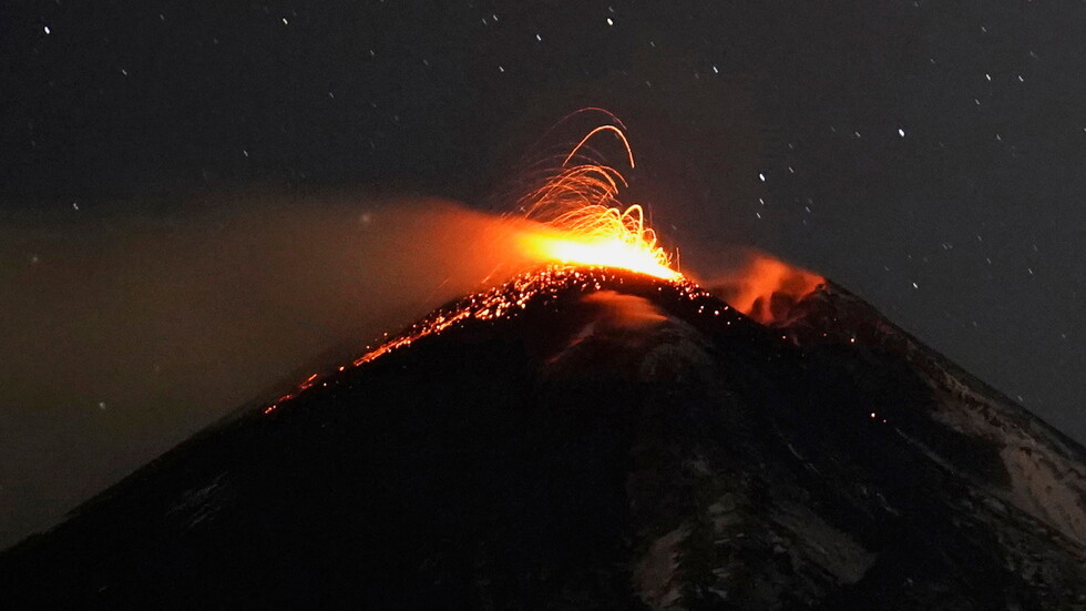 بركان إتنا الأشد نشاطا في أوروبا يستمر في النمو ويزداد ارتفاعا أكثر من أي وقت مضى