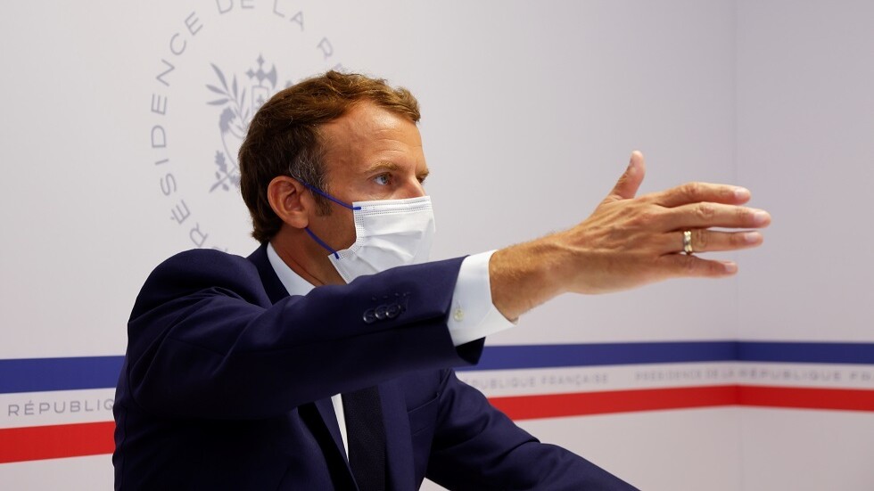 ماكرون يعلن إرسال 3 طائرات للمساعدة في إخماد حرائق الجزائر