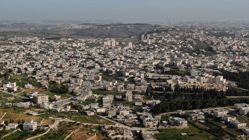 في قرار متناقض.. إسرائيل تصدر "موافقات بناء" لفلسطينيين ولمستوطنات في الضفة الغربية المحتلة