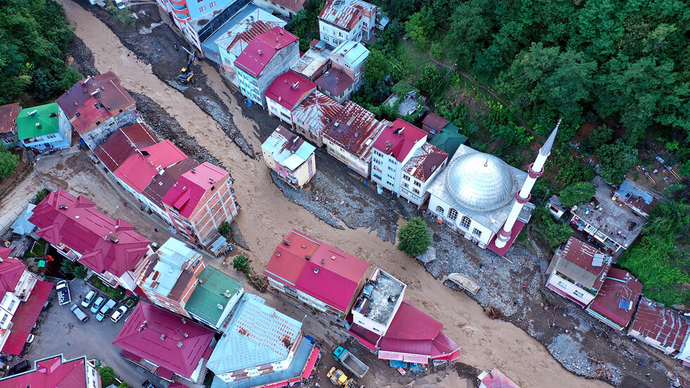 تركيا.. فيضانات مفاجئة تجتاح سواحل البحر الأسود (فيديوهات)