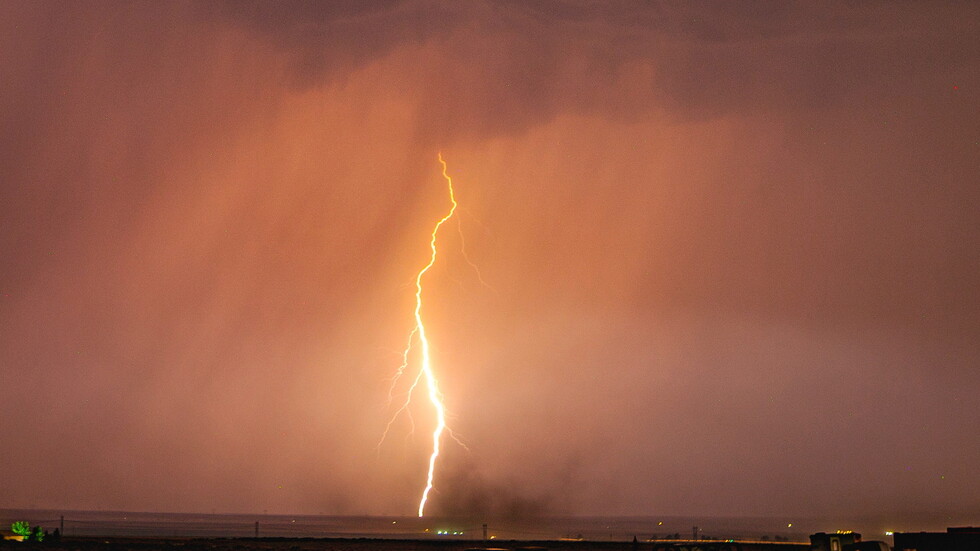 مقتل امرأتين وإصابة نحو 30 أخريات بصاعقة رعدية في اليمن