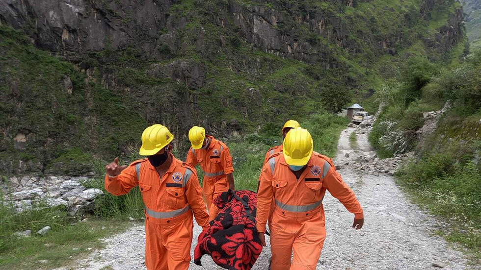 استئناف البحث عن ضحايا انهيار أرضي في الهند