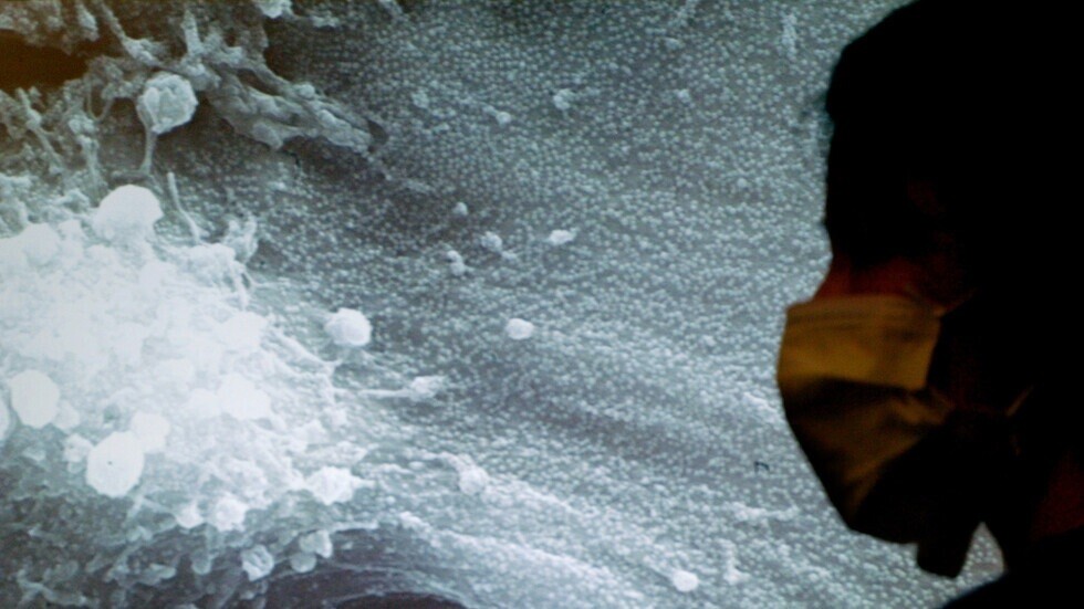 عالما أعصاب يشرحان كيف يؤثر مرض كوفيد على الدماغ