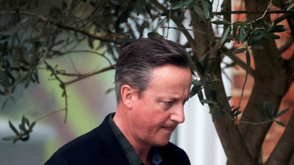 جدل واستفسارات.. كاميرون حصل على الملايين من شركة قبل إفلاسها