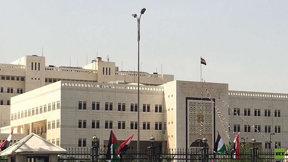 الحكومة السورية تحدد شروط إدخال الأمتعة الشخصية والأثاث