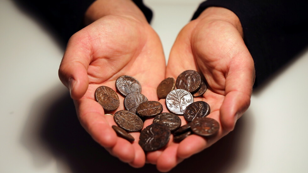 تركيا تعلن إحباط عملية تهريب عملات أثرية من بلد عربي