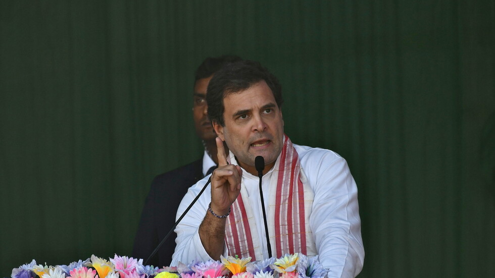 "تويتر" يعيد حسابات غاندي بعد حجبها ليوم كامل