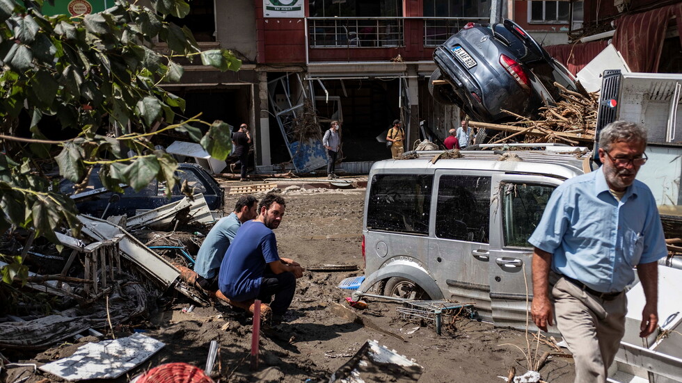 ارتفاع وفيات الفيضانات شمال تركيا إلى 59