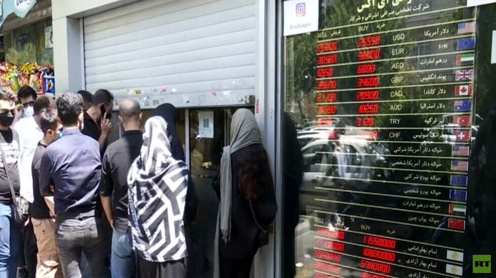 تأثر أسعار الصرف في إيران بالوضع السياسي