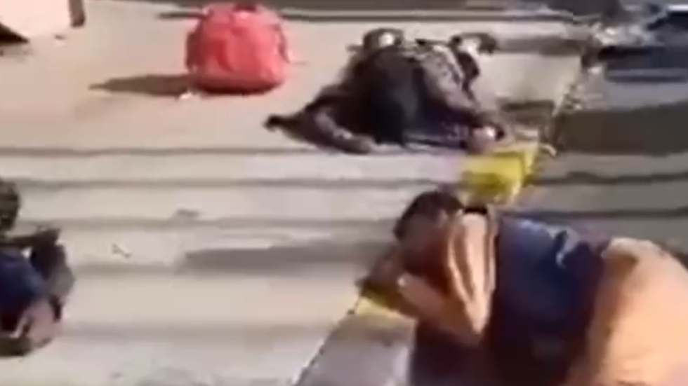 تداول فيديو من مطار كابول لـ"قتلى سقطوا في فوضى وإطلاق نار"