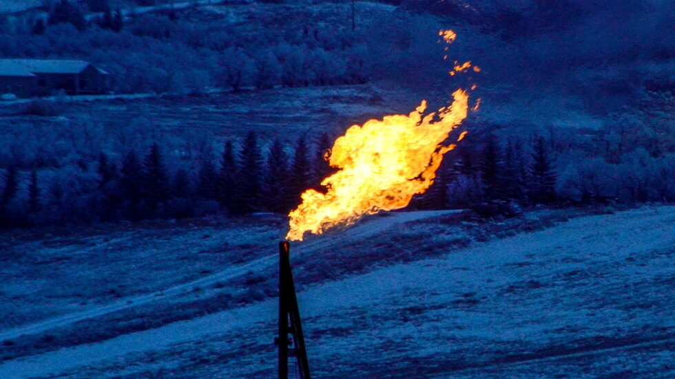 للجلسة الثالثة على التوالي.. أسعار النفط تتراجع