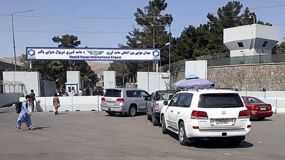 ميركل: يتعين على ألمانيا إجلاء 10 آلاف شخص من أفغانستان