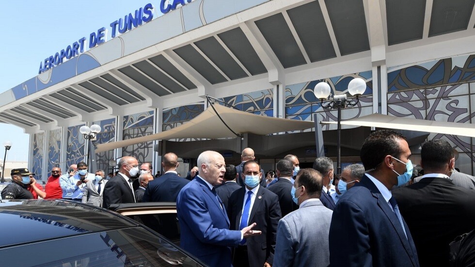 الرئيس التونسي من مطار قرطاج: لن يتم التفريط في الناقلة الوطنية "تونيسار" (فيديو)