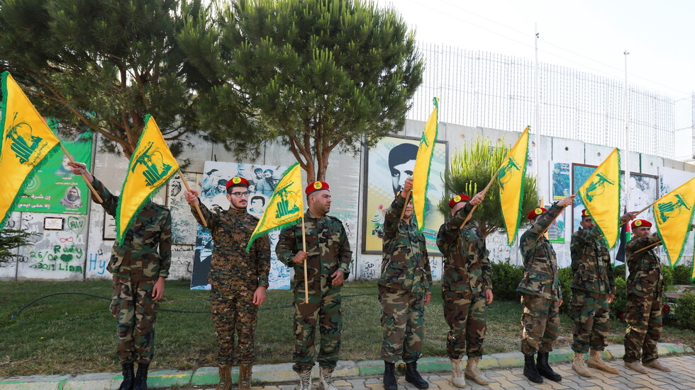 "حزب الله": استيراد المحروقات من إيران يحل مشكلة النفط والكهرباء وسعر صرف الليرة في لبنان