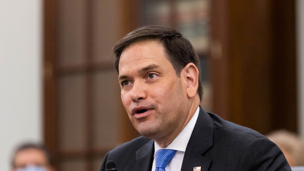 سيناتور جمهوري يدعو بايدن لحجب "تيك توك"