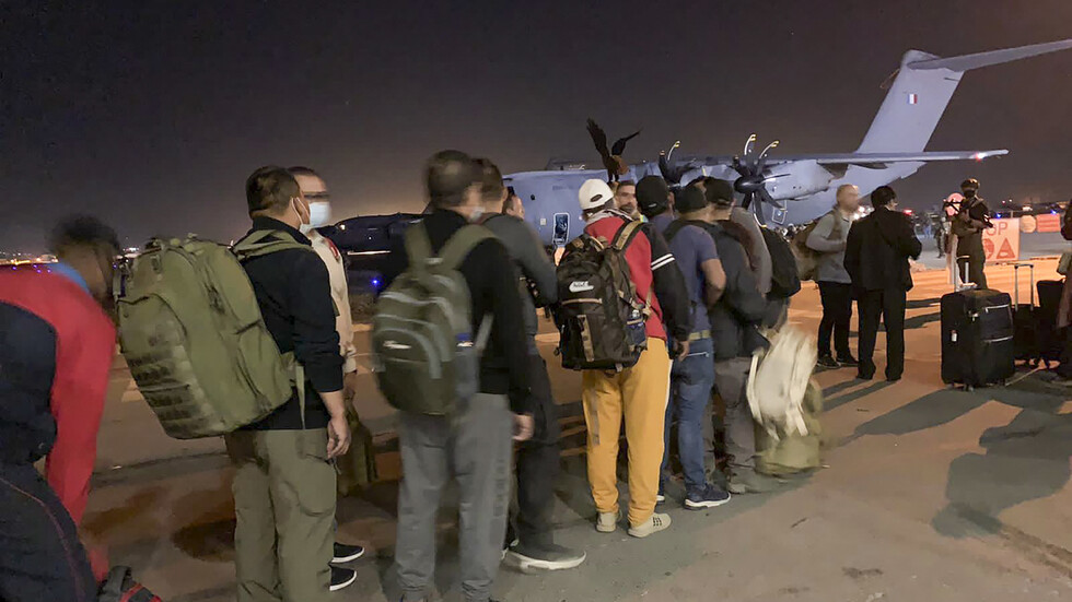 مسؤول أمني غربي: أكثر من 2200 دبلوماسي ومدني تم إجلاؤهم حتى الآن على متن رحلات جوية عسكرية خارج كابل