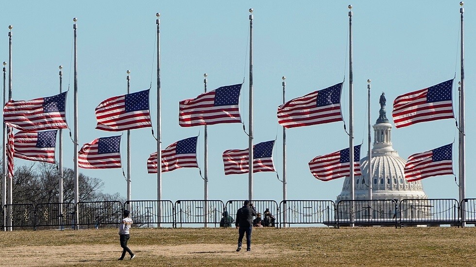 "رويترز": الولايات المتحدة تسجل أكثر من 1000 وفاة بكوفيد-19 في يوم واحد