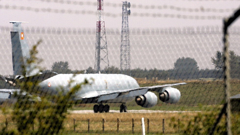 باريس: إجلاء 25 مواطنا فرنسيا و184 أفغانيا خلال الليل إلى أبو ظبي