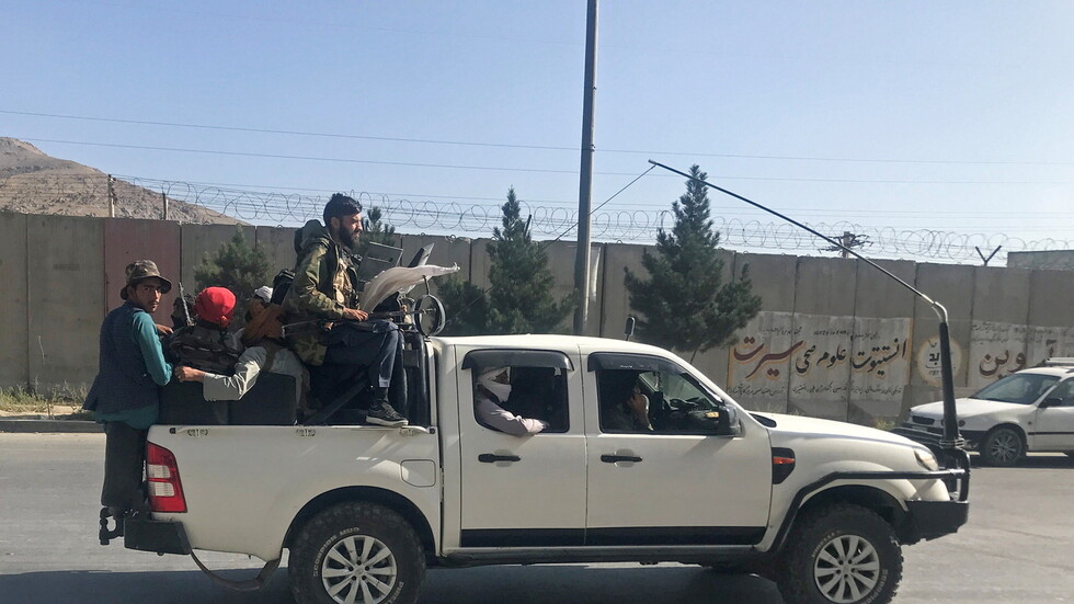 مسؤول بارز في "طالبان" يجتمع مع كرزاي وعبدالله