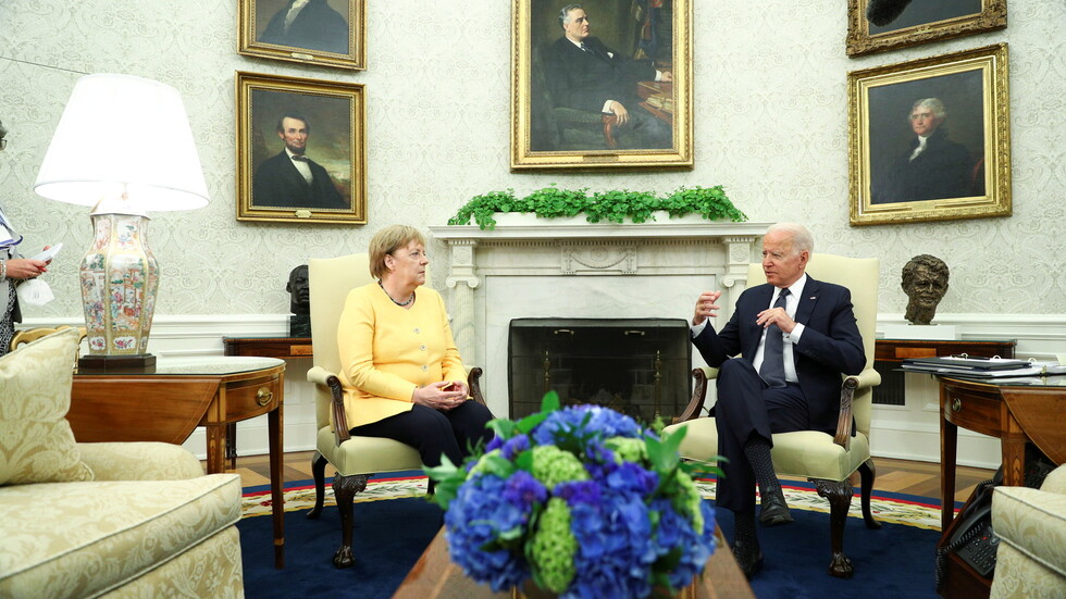 ميركل وبايدن يتفقان على تنسيق العمل المشترك لقوات بلديهما في مطار كابل