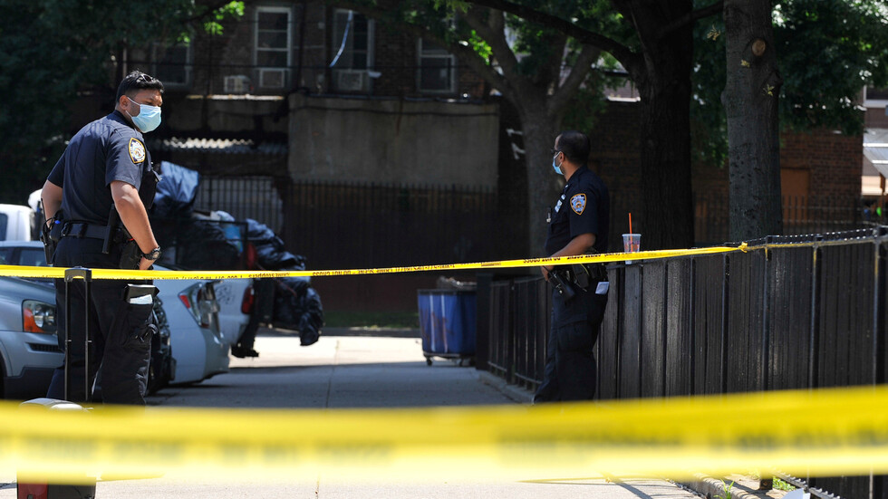 عامل مصنع يقتل امرأتين في الولايات المتحدة