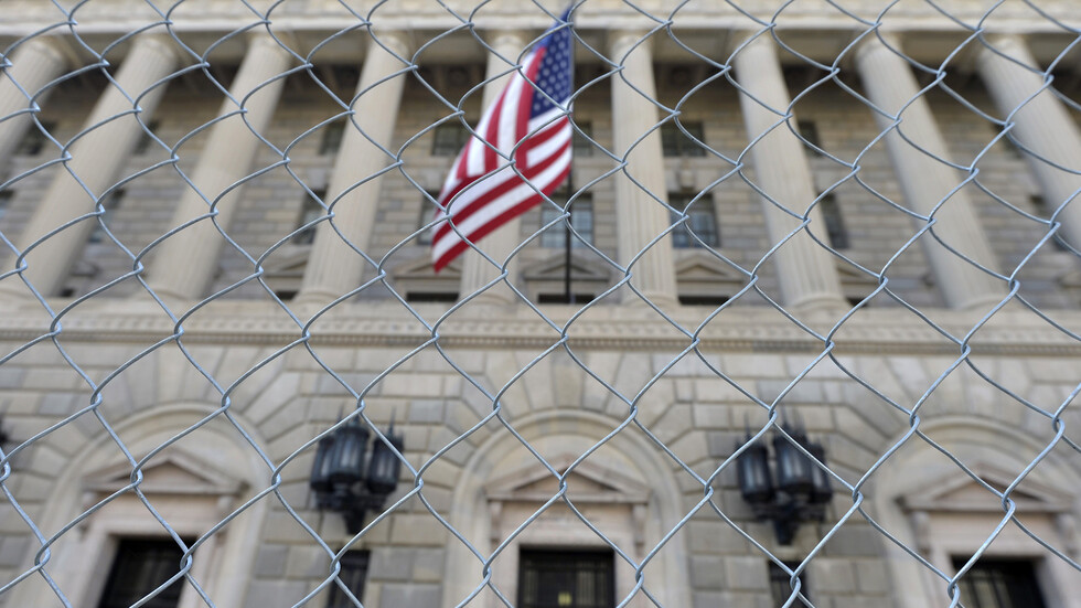 واشنطن تفرض عقوبات على 9 أشخاص ومؤسستين في روسيا على خلفية حادثة "تسميم" نافالني