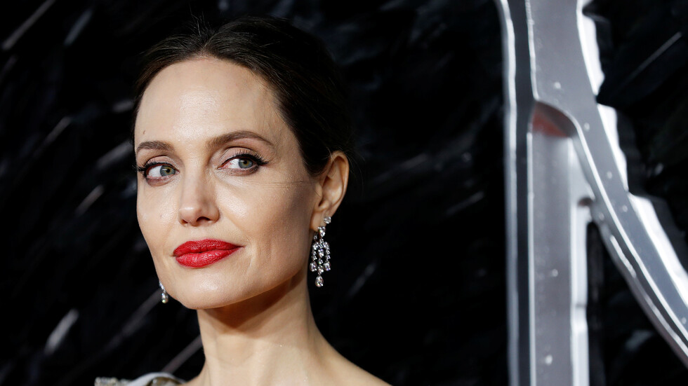 أنجيلينا جولي تتأهب للدفاع عن حقوق الأفغانيات بطريقتها الخاصة