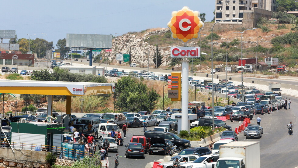لبنان.. أزمة البنزين إلى تفاقم وطوابير بالكيلومترات
