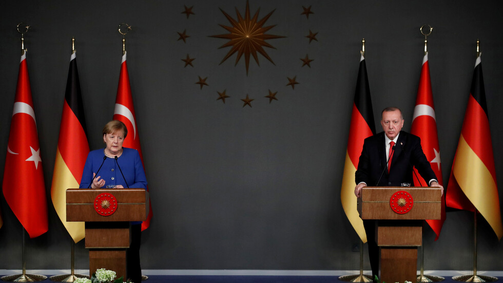 ميركل وأردوغان يبحثان الوضع في أفغانستان وعملية الإجلاء