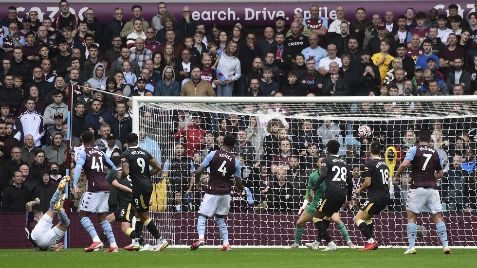 إينغس يحرز هدفا "بمقصية" مذهلة (فيديو)