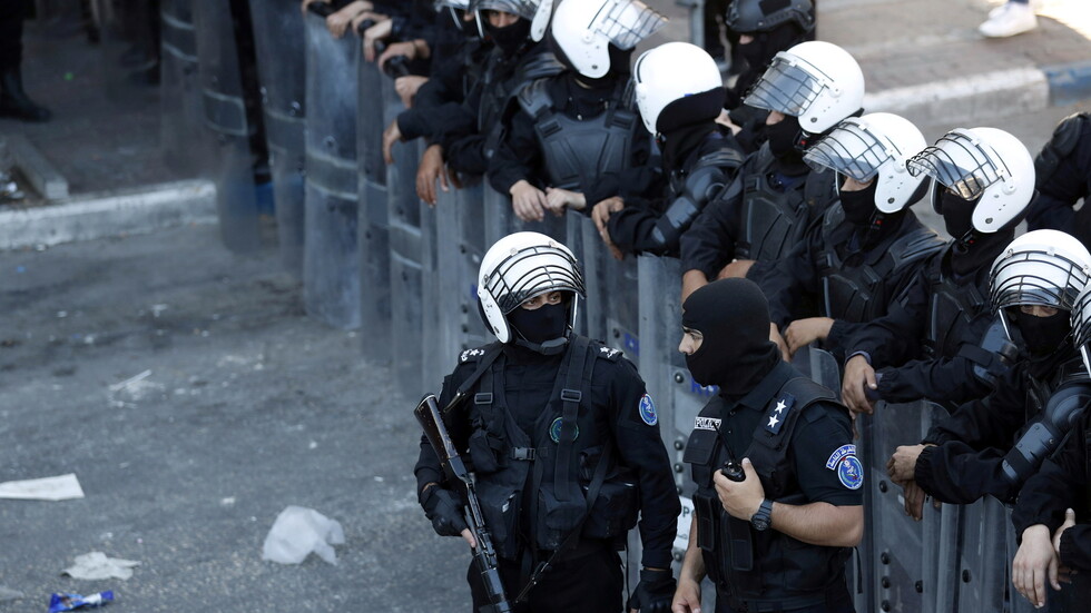 أجهزة الأمن الفلسطينية تمنع مظاهرة في رام الله وتعتقل عددا من النشطاء
