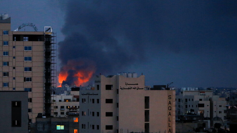 شاهد.. اللقطات الأولى للقصف الإسرائيلي على موقع للفصائل الفلسطينية في غزة