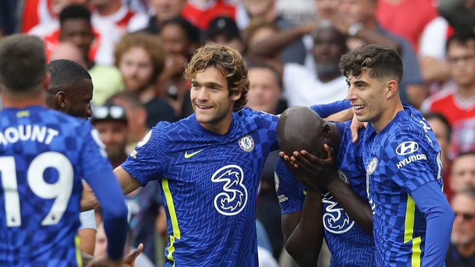 لوكاكو "الغول العائد" يعمق جراح أرسنال