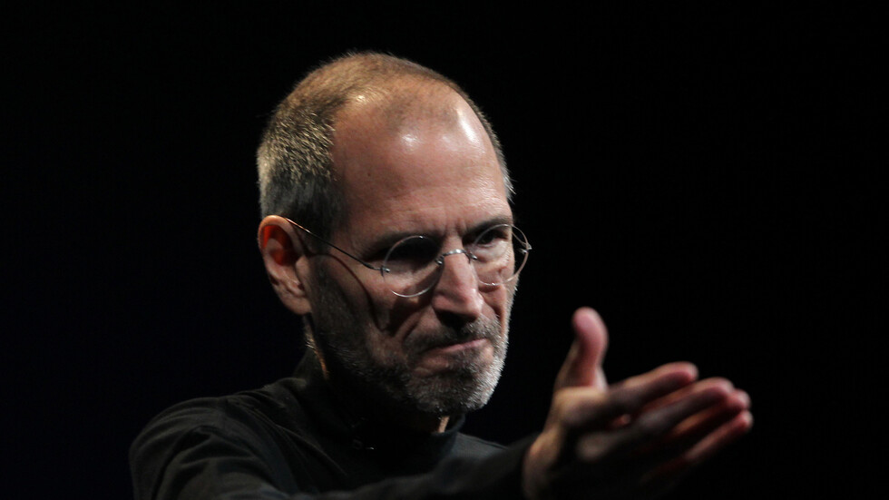 لأنه يحمل توقيع ستيف جوبز.. بيع دليل كمبيوتر Apple II بمبلغ 800 ألف دولار