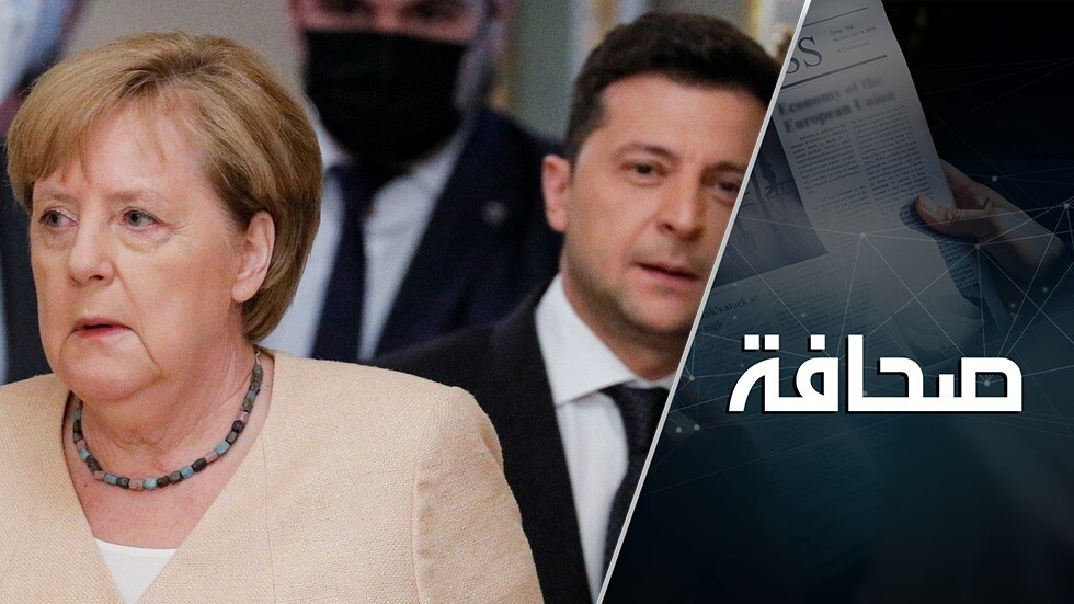 ميركل في كييف تُجلس زيلينسكي على كرسيين