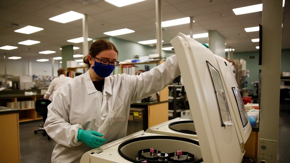 علماء يعلنون اكتشاف جسم مضاد يحمي من جميع سلالات كورونا المعروفة