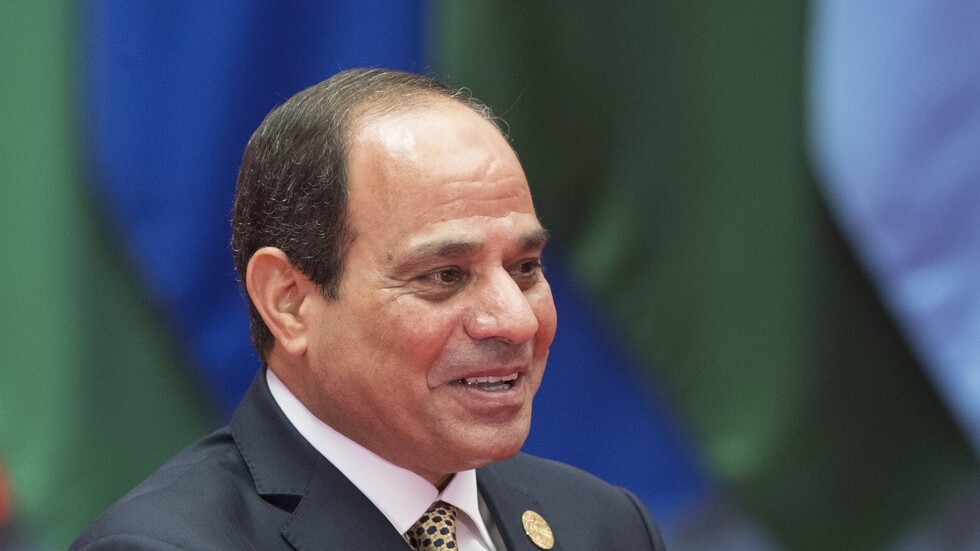 شاهد.. موقف طريف للسيسي مع مذيعة على الهواء