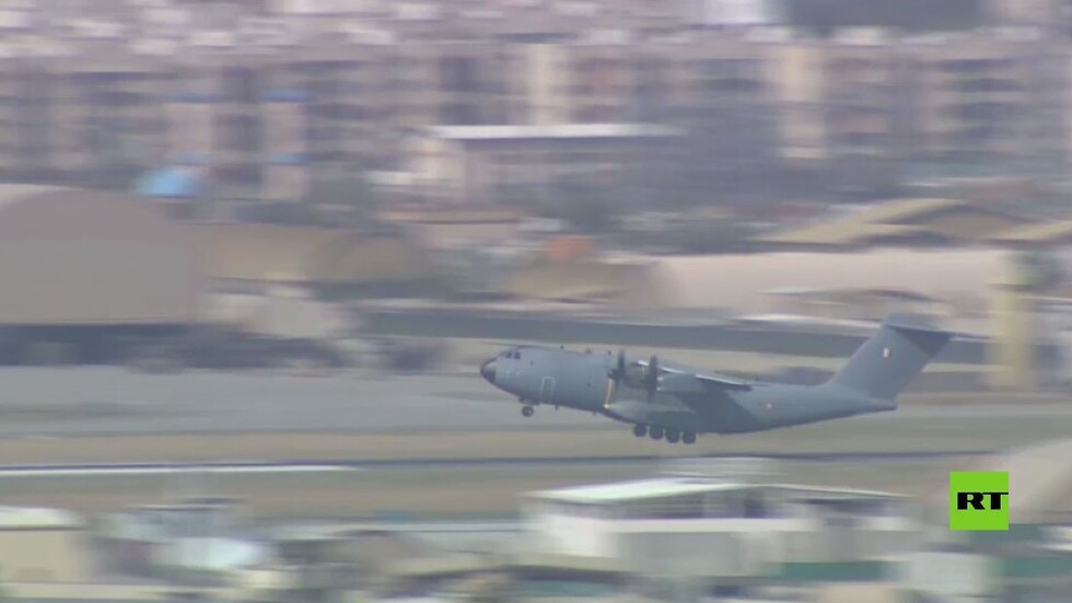 بالفيديو.. مواصلة عمليات الإجلاء من مطار كابل