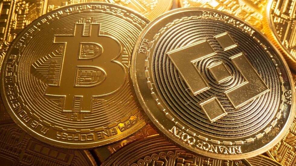 "بتكوين" تتجاوز 50 ألف دولار لكن تعافيها يتباطأ