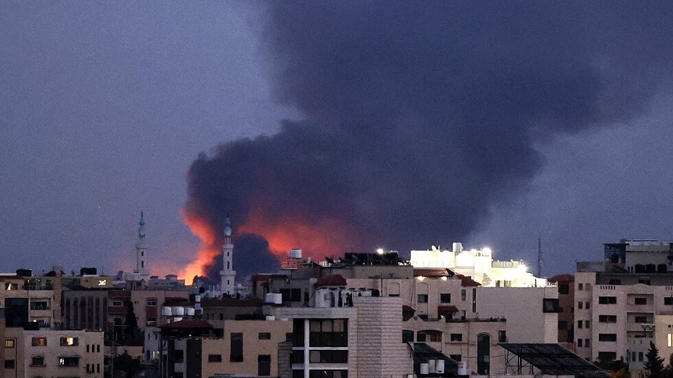 مراسلنا: الطيران الإسرائيلي يقصف موقعا للفصائل الفلسطينية غرب خان يونس