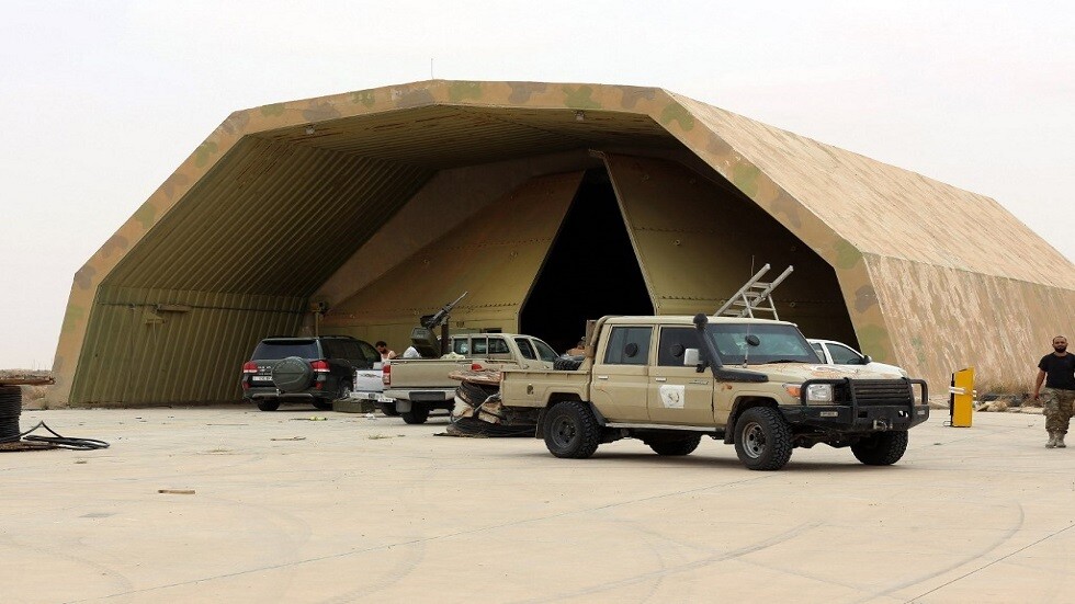 الناطق السابق باسم الداخلية التونسية يؤكد وجود "إرهابيين" بقاعدة الوطية الليبية