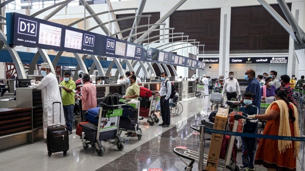 سلطنة عمان تلغي الحجر الصحي للأشخاص المحصنين القادمين إلى أراضيها