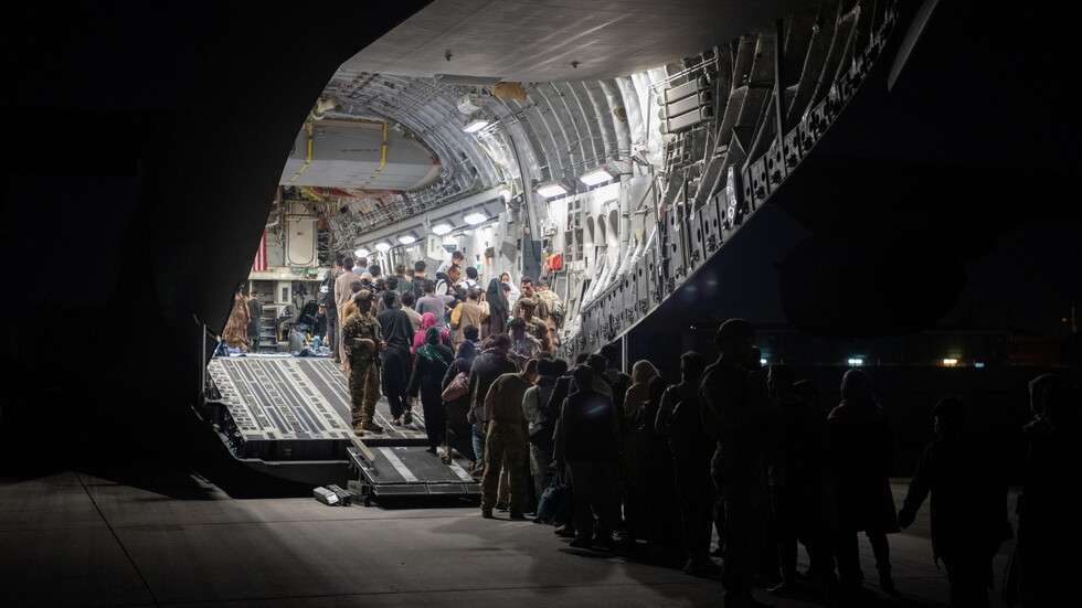 البيت الأبيض: الولايات المتحدة وحلفاؤها قاموا بِإجلاء أكثر من 21 ألف شخص من كابل خلال الـ 24 ساعة