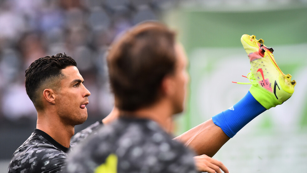 بالفيديو.. رونالدو يتعرض لإصابة في تدريباته مع يوفنتوس