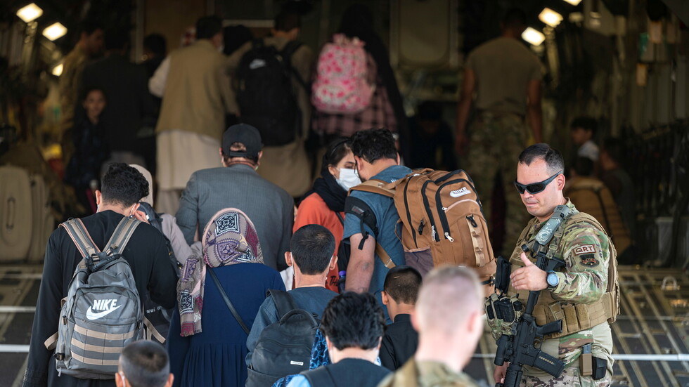 مصدر بريطاني: مخاوف من تعرض عمليات الإجلاء في كابل لهجمات إرهابية