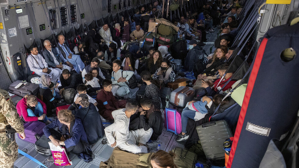 كندا تنهي عمليات الإجلاء من كابل