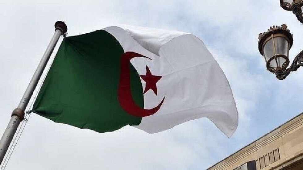 الجزائر تصدر أمرا دوليا بالقبض على رئيس "حركة استقلال القبائل"