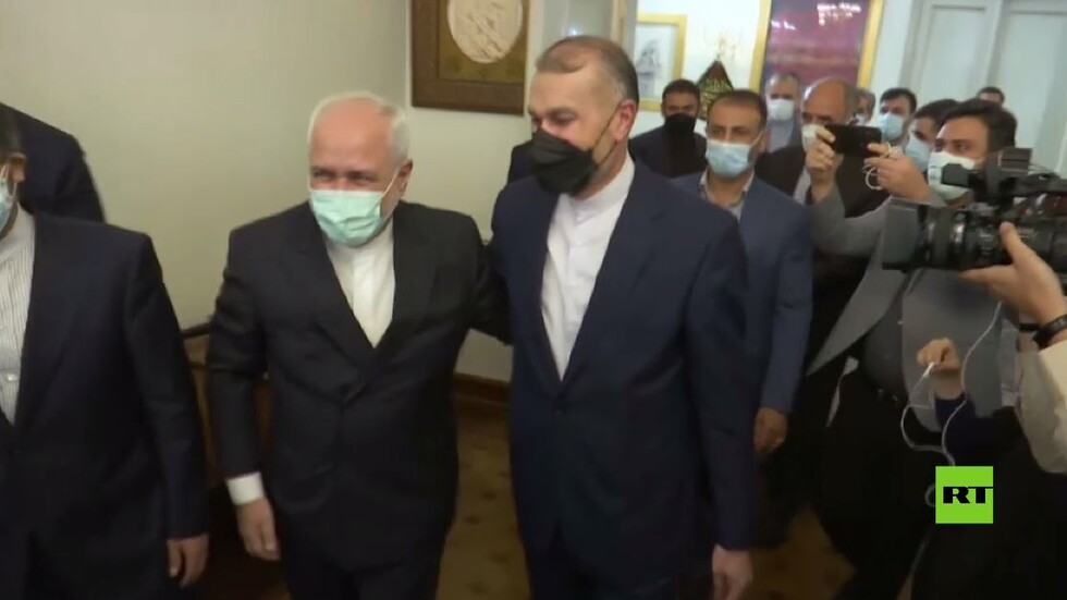 هكذا سلم محمد جواد ظريف منصب وزير الخارجية الإيراني لحسين أمير عبد اللهيان