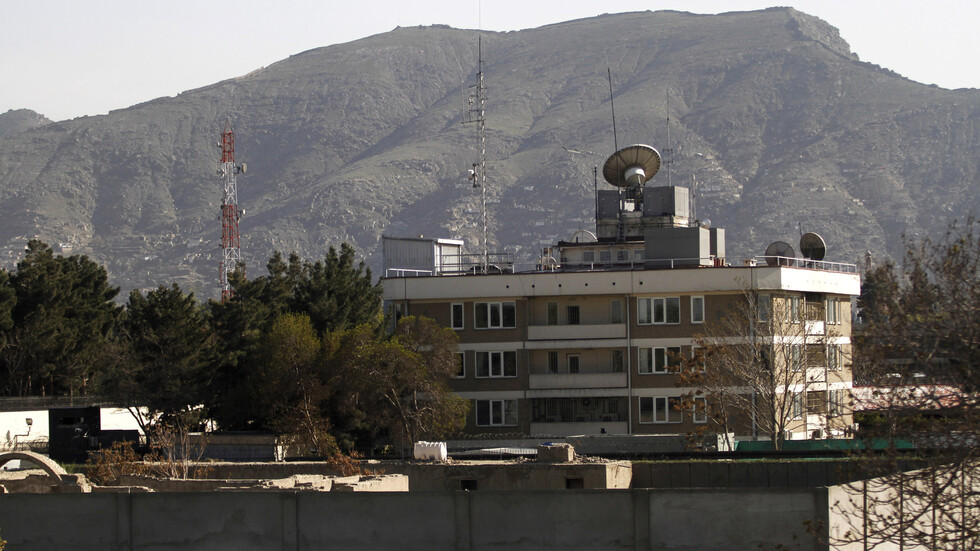 صحيفة: موظفو السفارة البريطانية في كابل تركوا وثائق فيها بيانات أفغان تعاونوا مع لندن