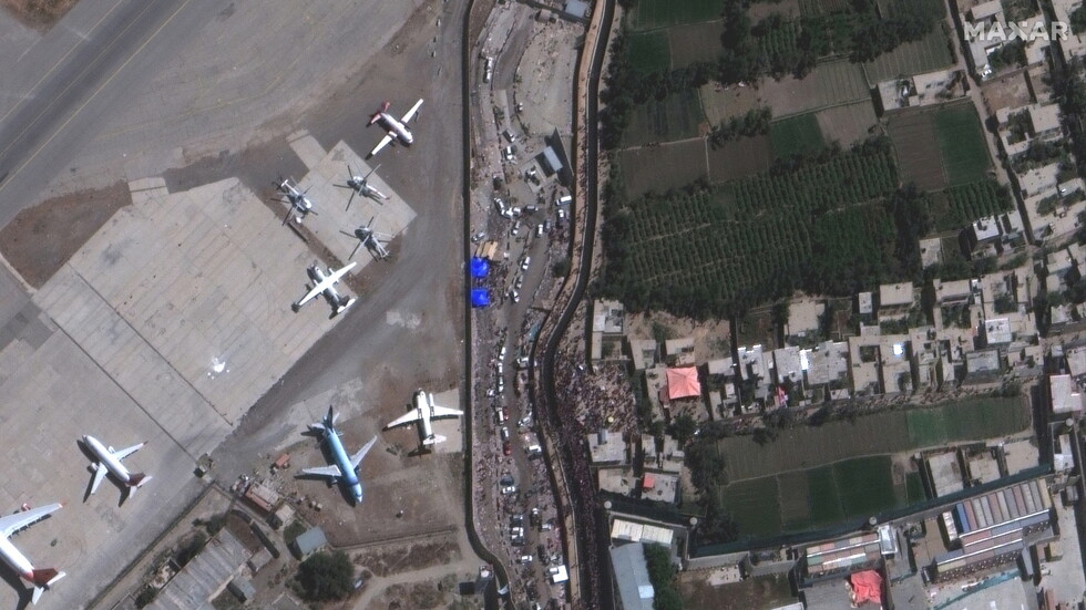 بريطانيا تحذر من هجمات أخرى في كابل وتؤكد أن مهمة الإجلاء دخلت "ساعاتها الأخيرة"